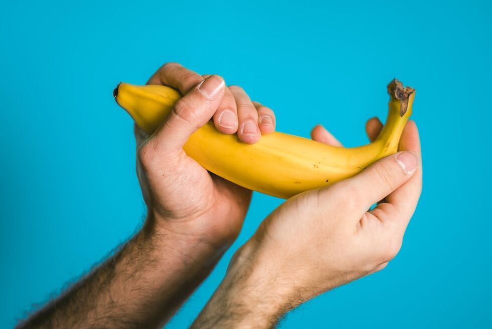 Esercizio per aumentare il pene nell'esempio di una banana