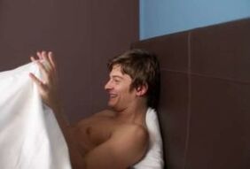Un uomo ha ingrandito il suo pene attraverso il massaggio